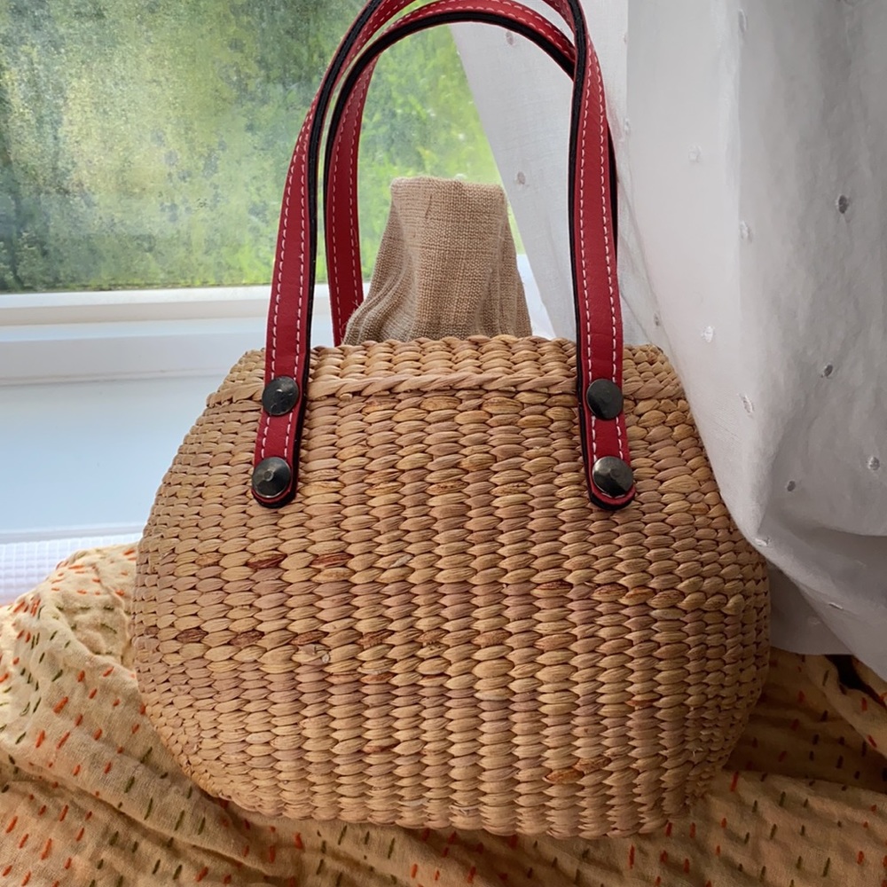 Sea & Grass woven mini purse w drawstring lining.